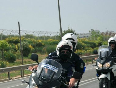 «Κινηματογραφικές σκηνές» στην Αττική οδό από καταδίωξη - Άνδρας της ΔΙΑΣ τραυματίστηκε